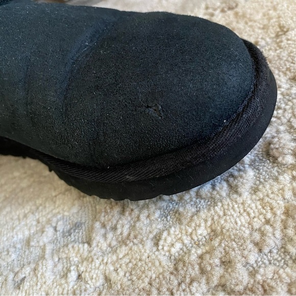 Ugg Bailey Bow II Black Short Boots Sheepskin Lined Suede Leather: 4 - Picture 4 of 10